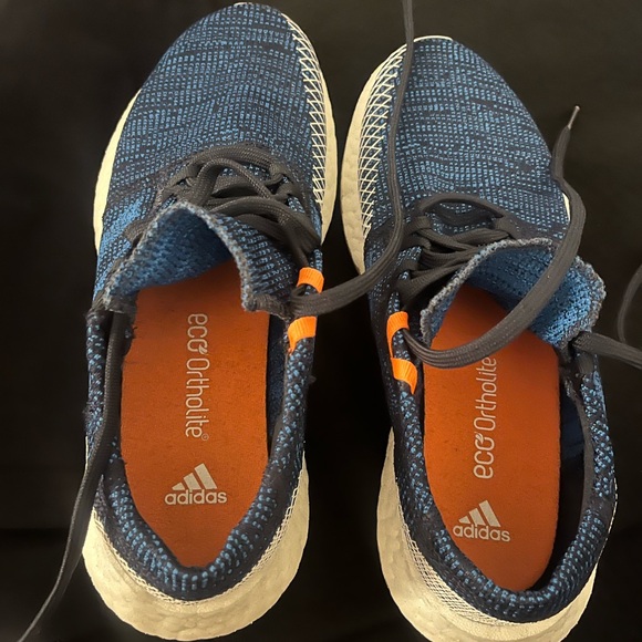 Woman’s adidas running shoes - Picture 3 of 6